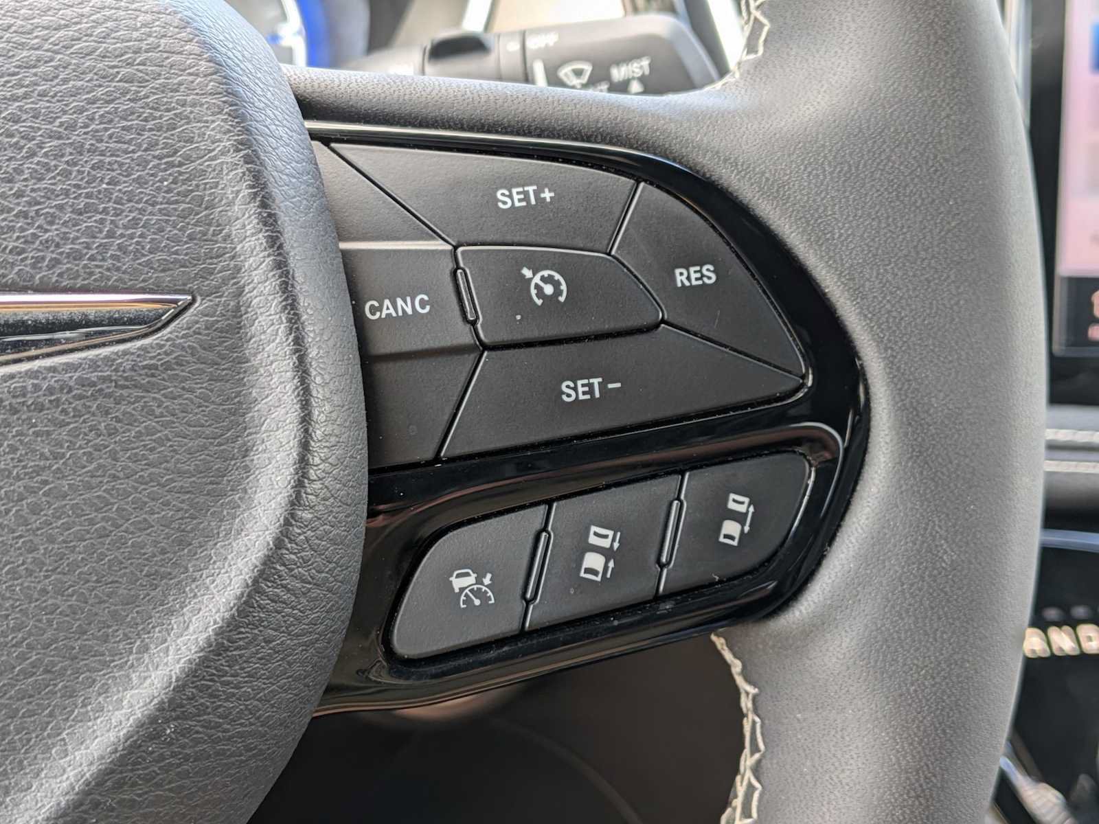 Used 2023 Chrysler Pacifica Limited w/ S Appearance Package AWD/4WD image 27