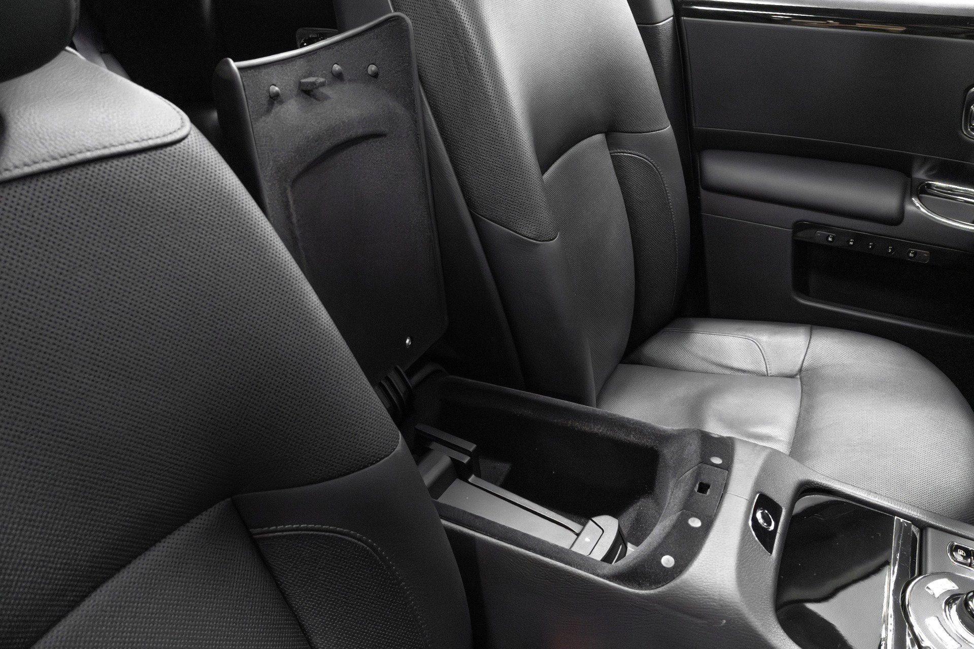 Used 2011 Rolls-Royce Ghost image 43