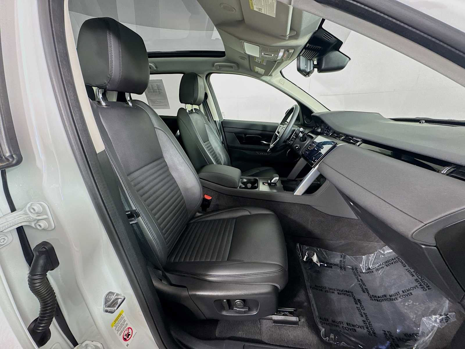 Used 2025 Land Rover Discovery Sport S image 27