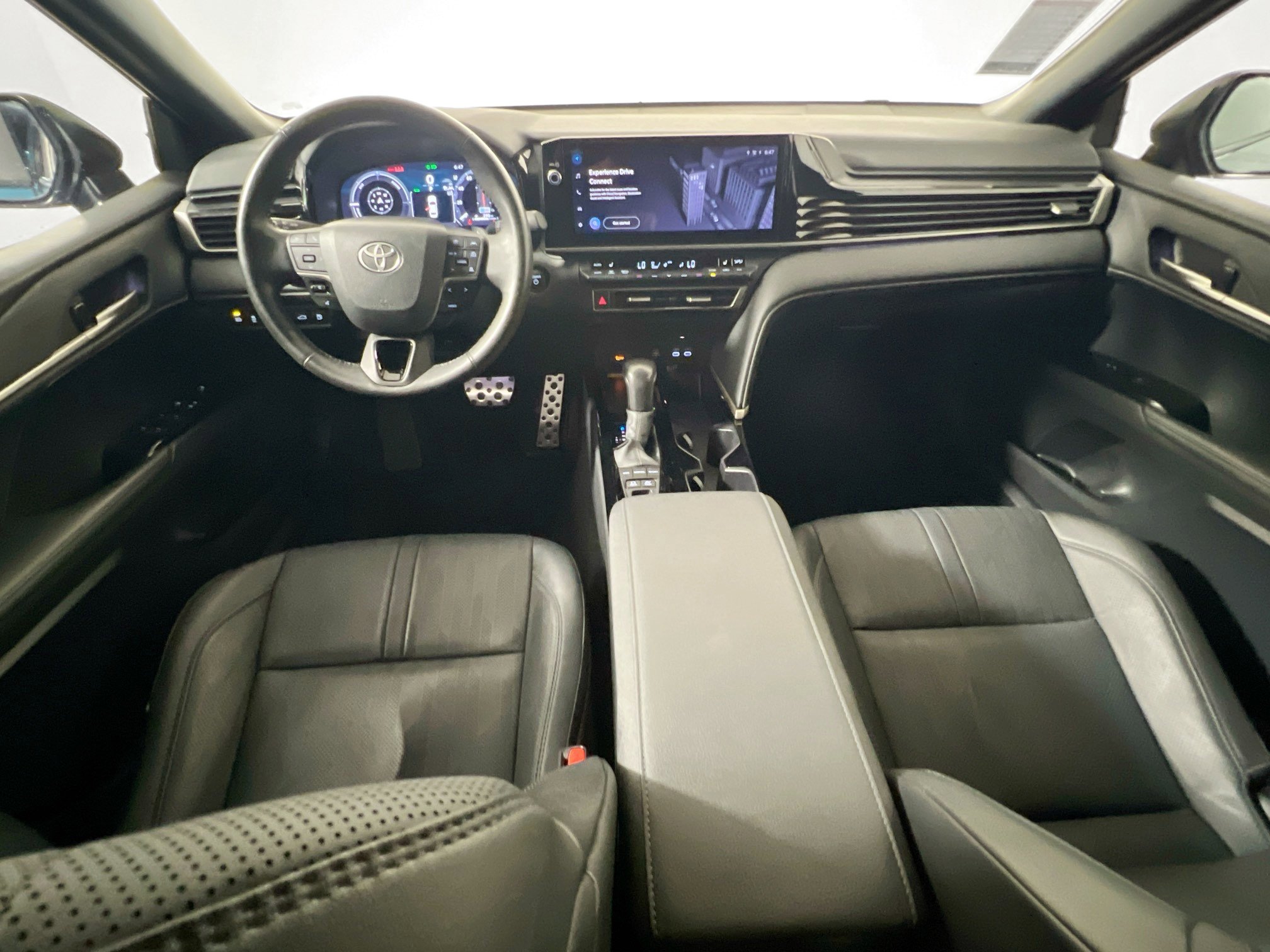 Used 2025 Toyota Camry XSE FWD image 30