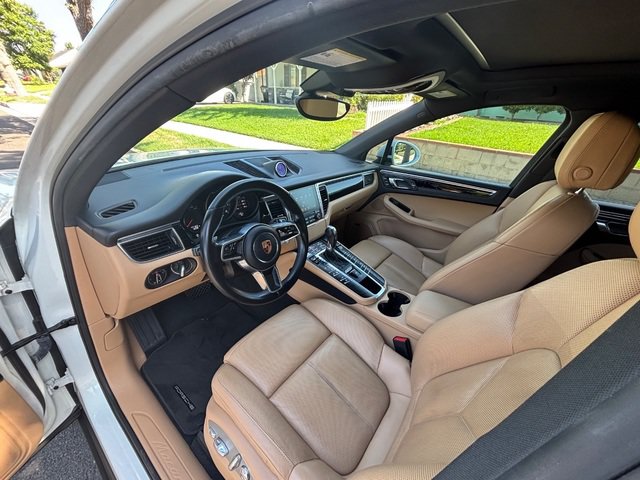 Used 2018 Porsche Macan AWD/4WD image 33