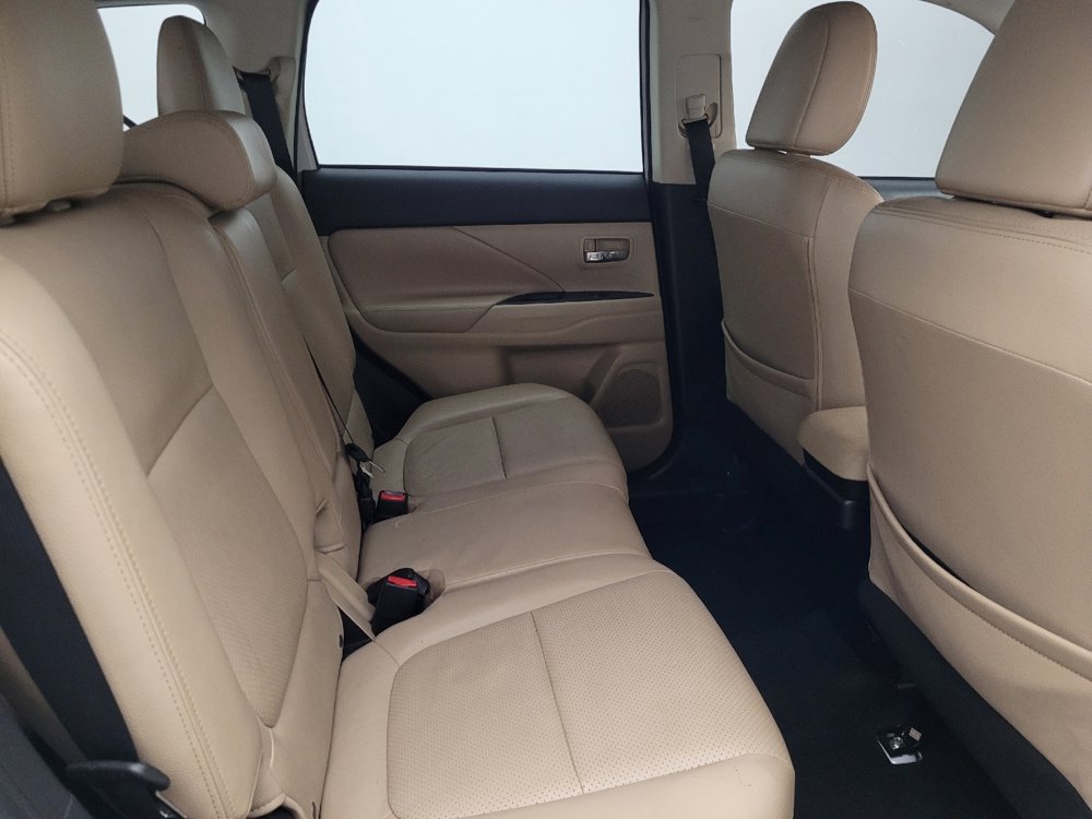 Used 2016 Mitsubishi Outlander SEL image 19