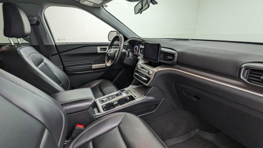 Certified 2022 Ford Explorer XLT w/ Equipment Group 202A image 41