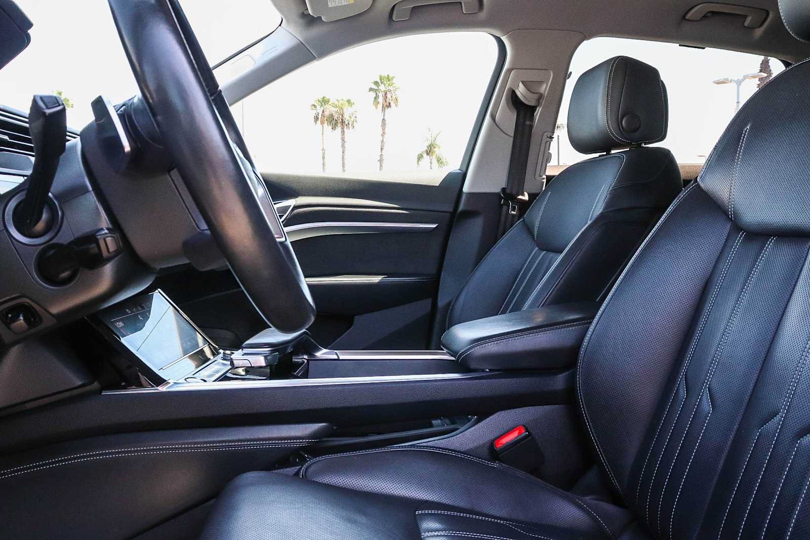 Used 2019 Audi e-tron Prestige w/ Prestige Package AWD/4WD image 28