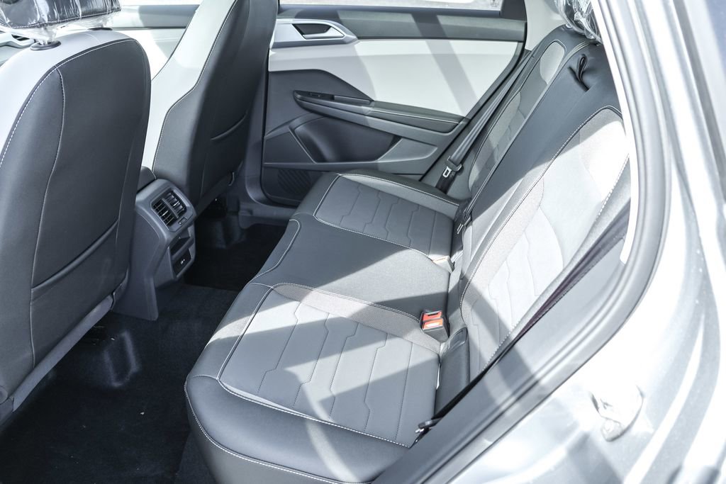 New 2025 Volkswagen Taos SE image 34