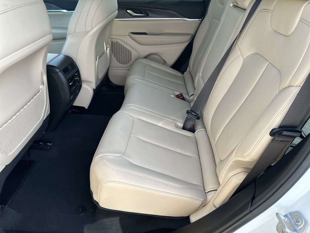 Used 2025 Jeep Grand Cherokee Limited image 15