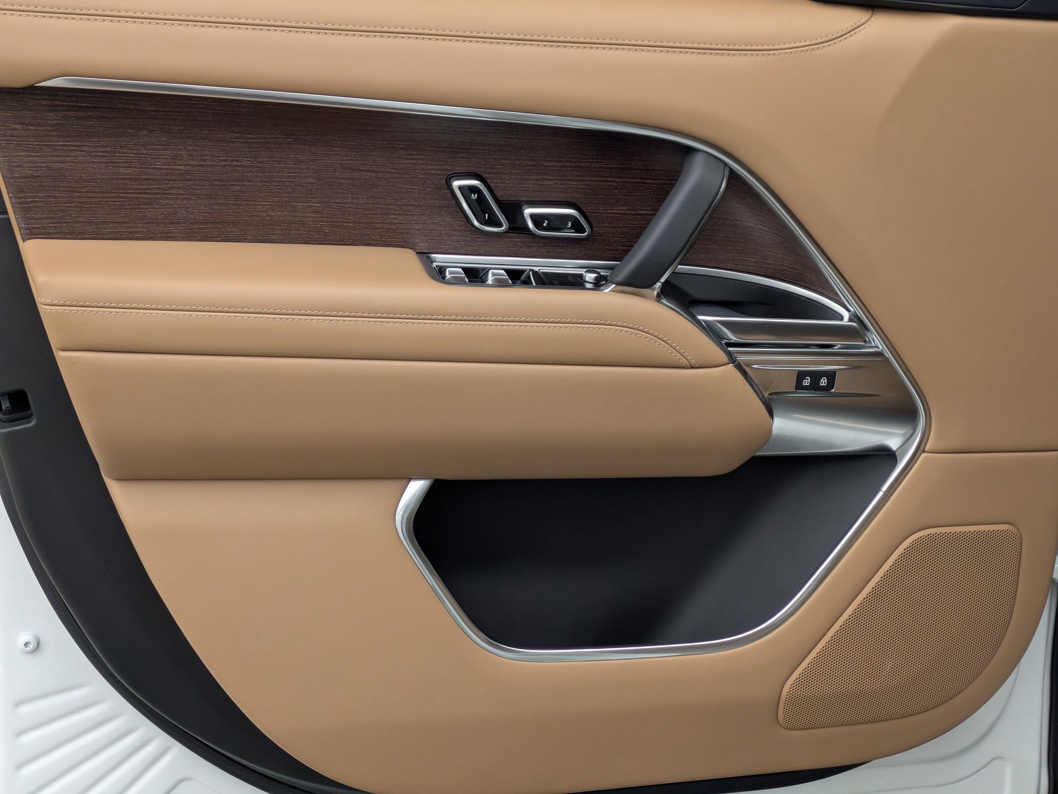 Certified 2023 Land Rover Range Rover SE image 12