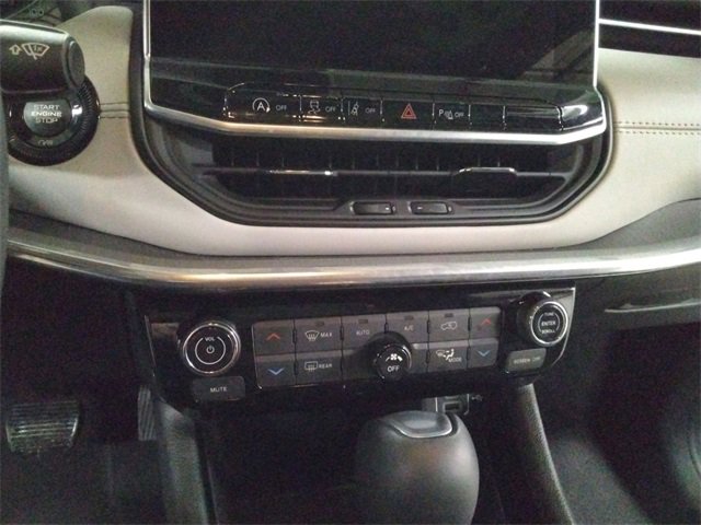 Used 2024 Jeep Compass Limited image 31