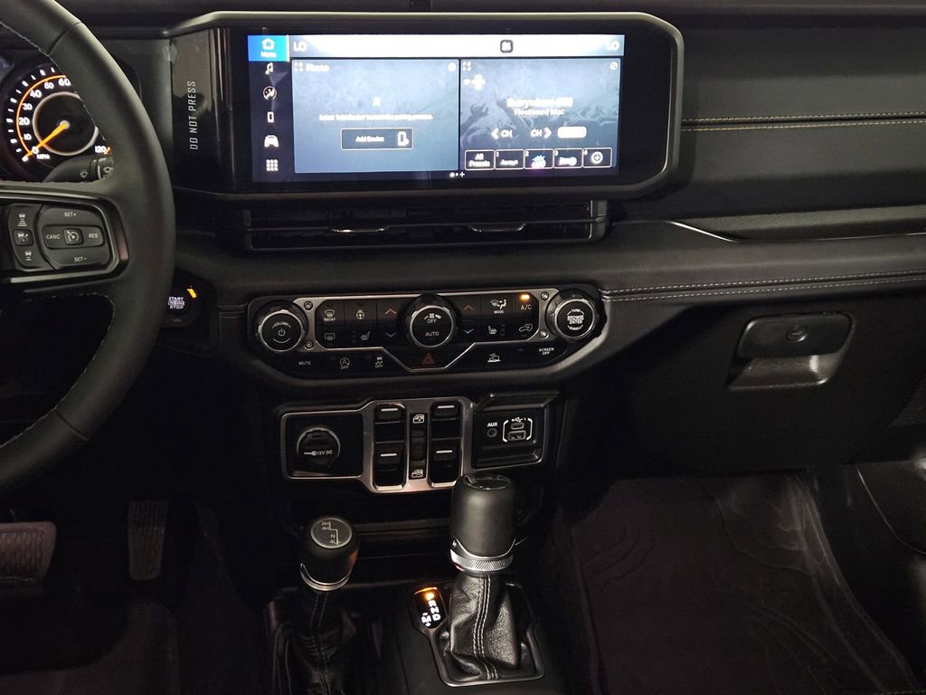 Used 2025 Jeep Gladiator Sport image 11