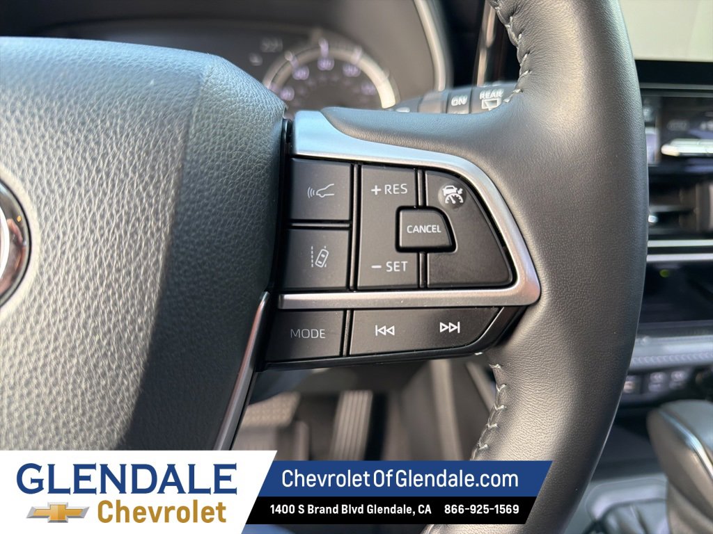 Used 2023 Toyota Highlander XLE image 12