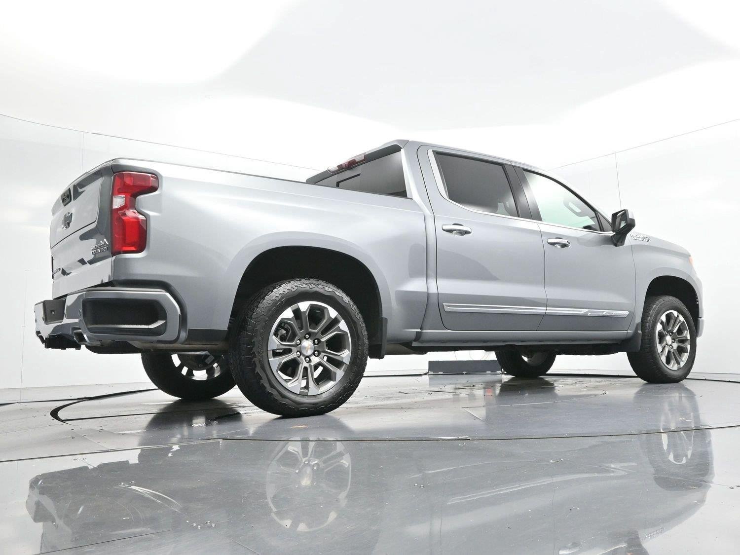 Used 2025 Chevrolet Silverado 1500 High Country w/ Technology Package AWD/4WD image 51