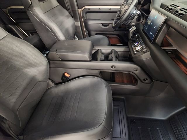 Used 2025 Land Rover Defender 110 AWD/4WD image 3