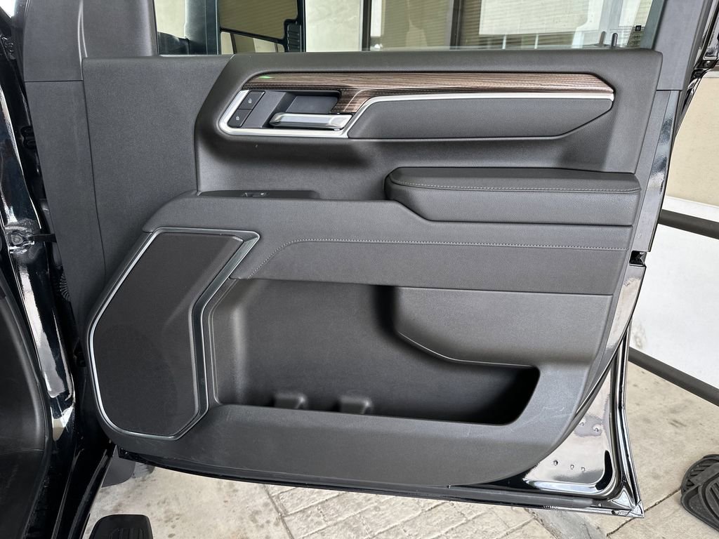 Used 2025 Chevrolet Silverado 2500 LT w/ Convenience Package image 36