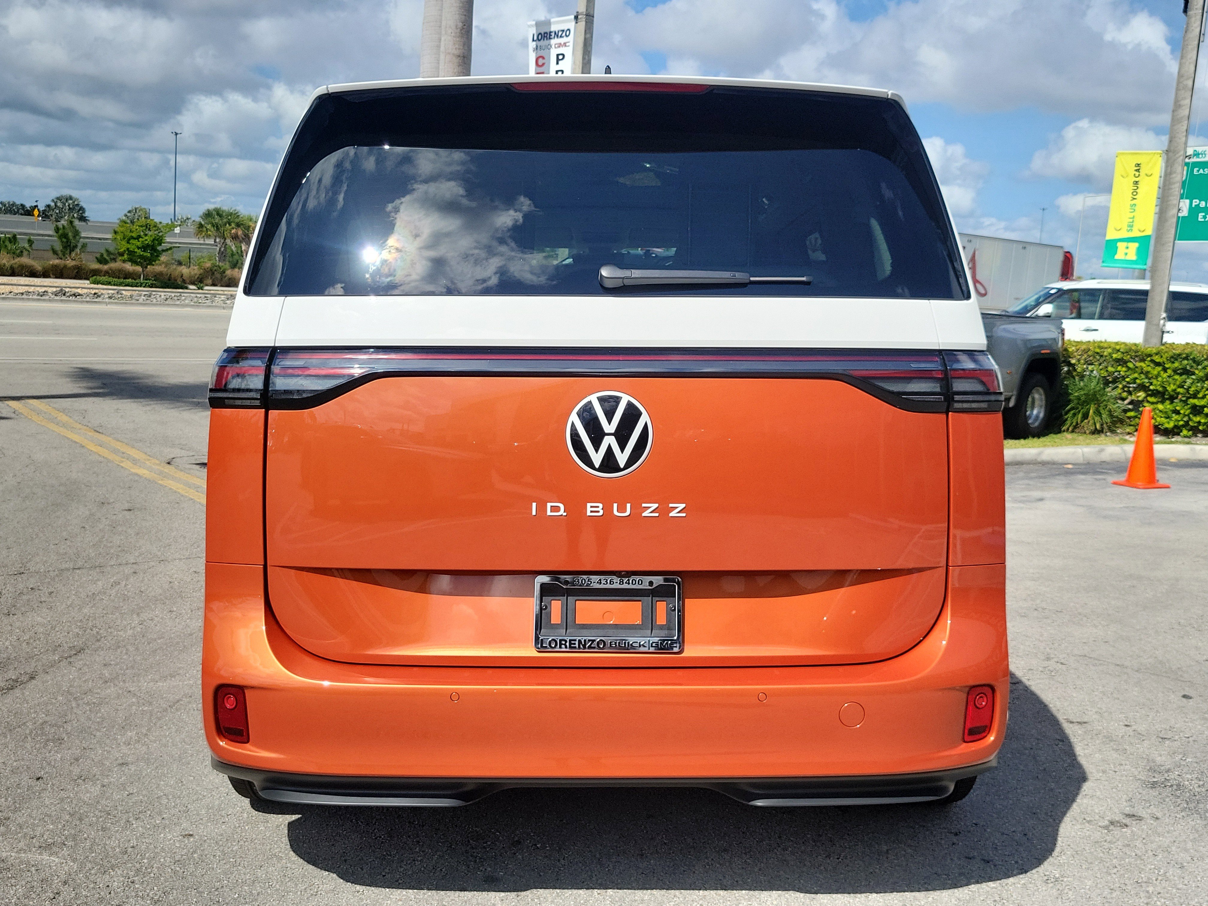 Used 2025 Volkswagen ID. Buzz 1st Edition image 6