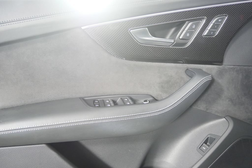 Used 2023 Audi SQ7 Prestige AWD/4WD image 8
