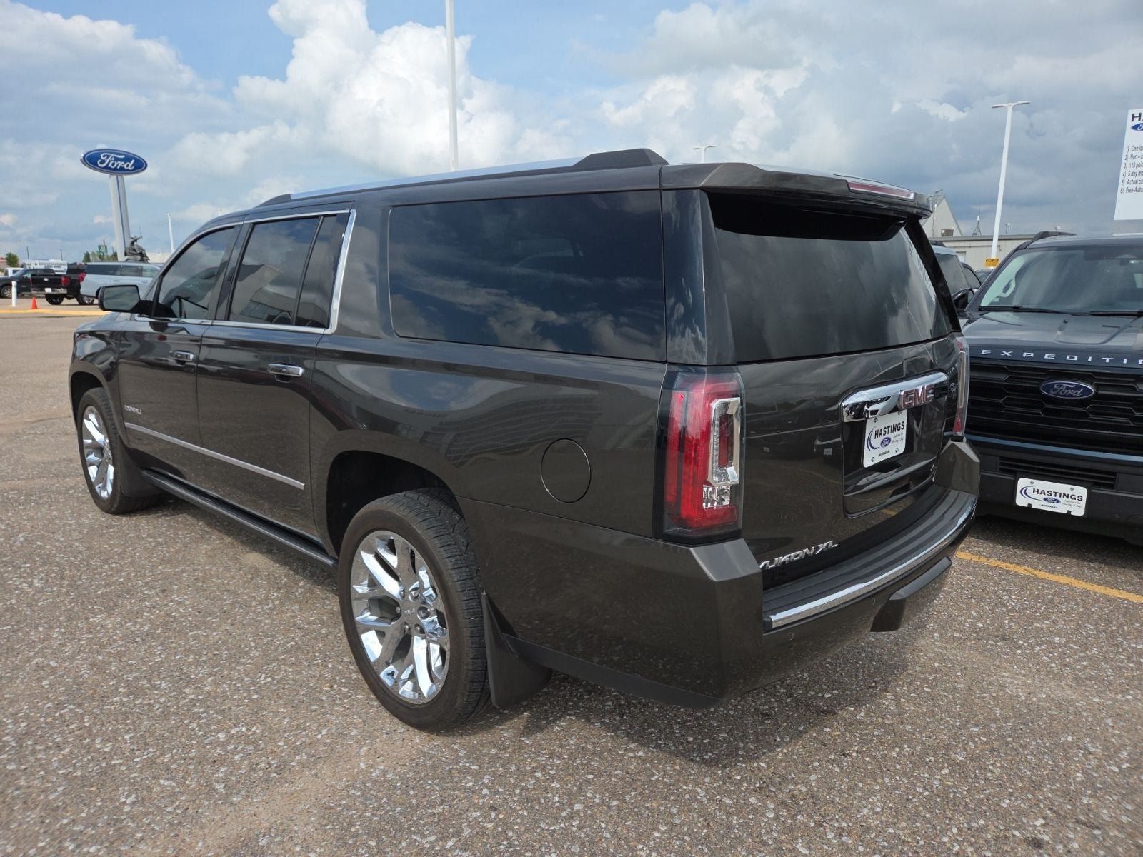 Used 2019 GMC Yukon XL Denali w/ Denali Ultimate Package AWD/4WD image 3