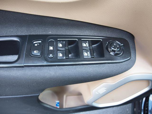 Used 2015 Jeep Renegade Latitude AWD/4WD image 8