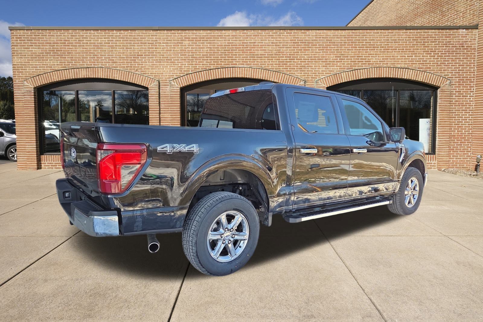 Used 2024 Ford F150 XLT w/ Mobile Office Package image 3