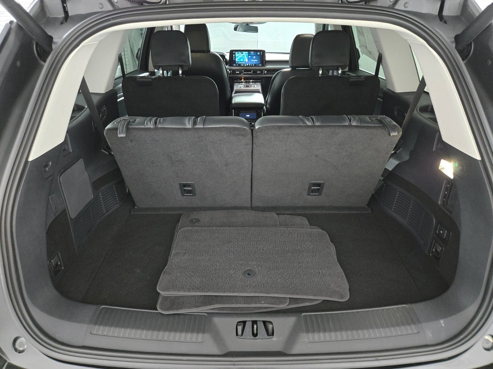 New 2026 Lincoln Aviator AWD image 17