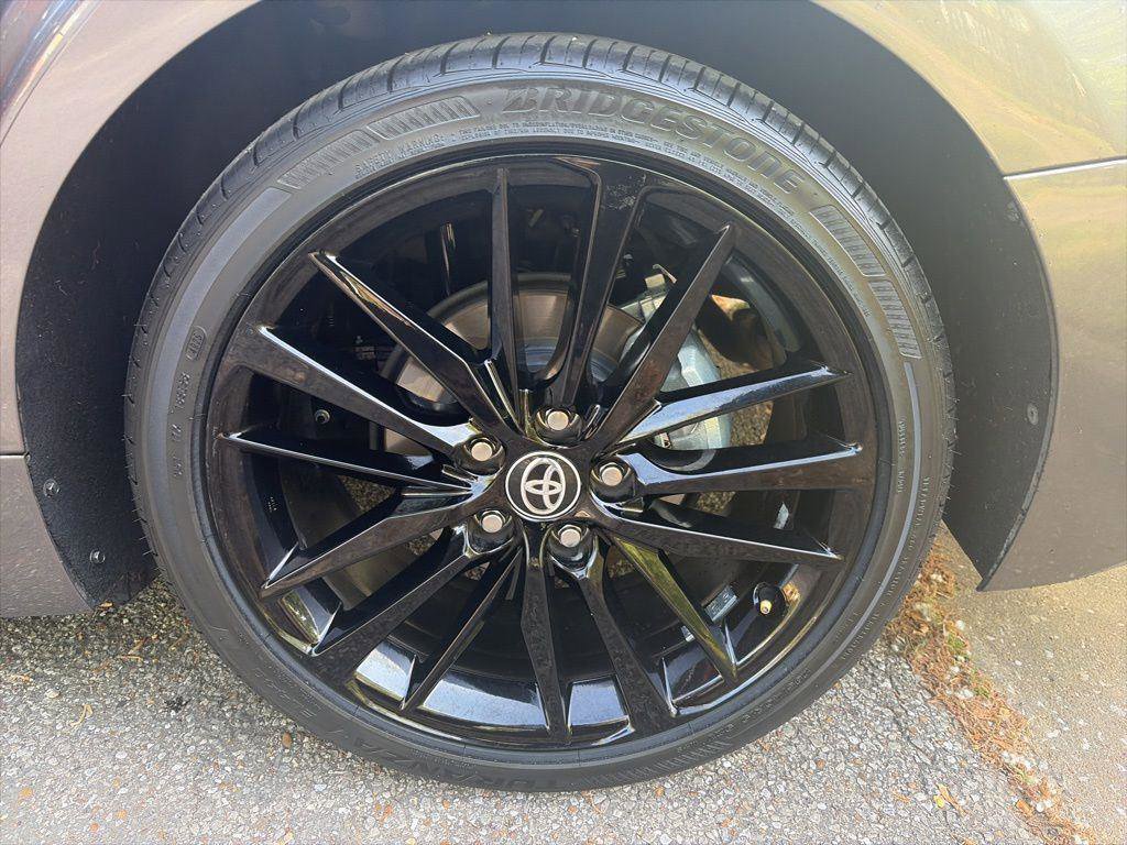 Used 2024 Toyota Camry XSE FWD image 11