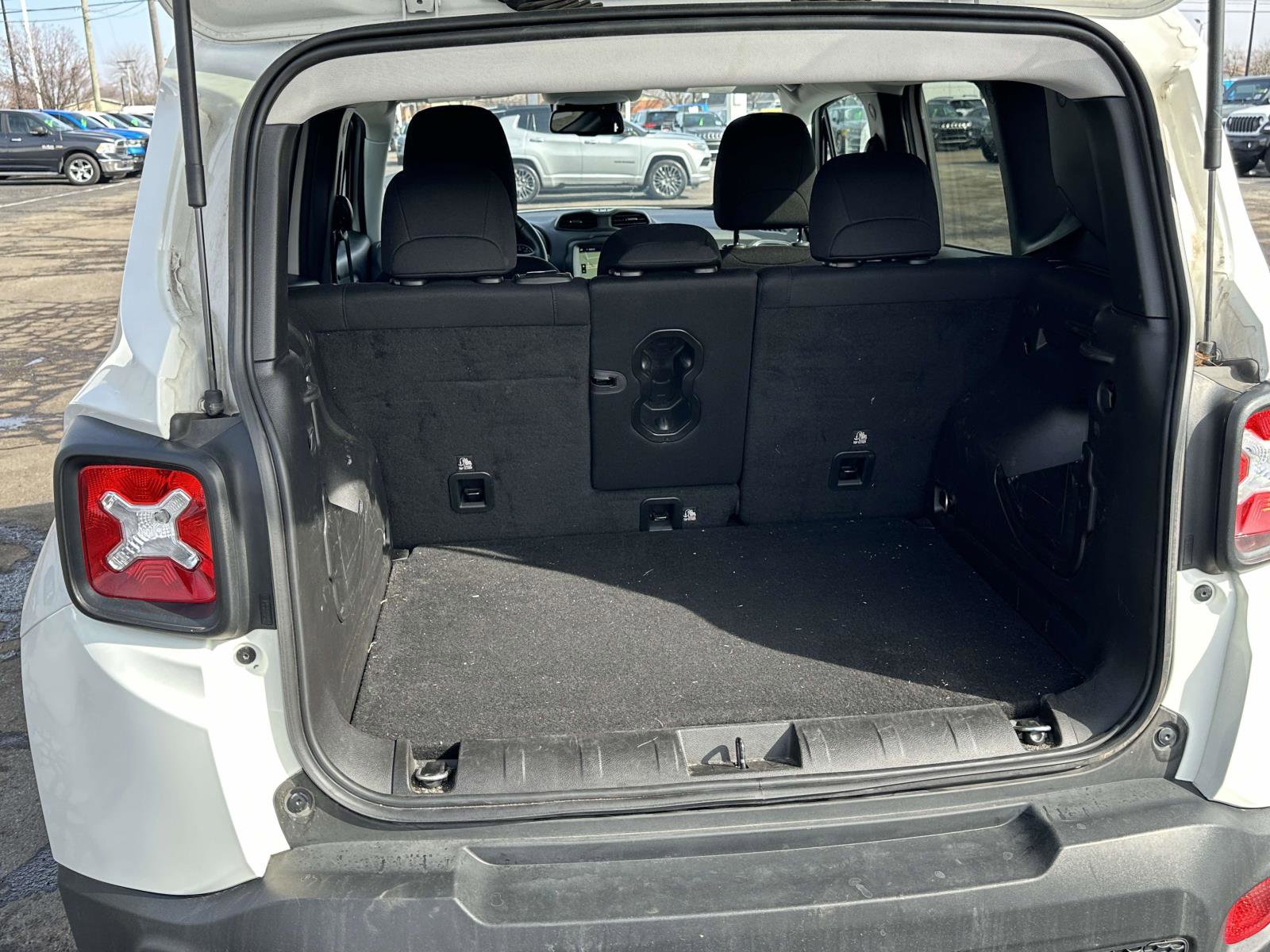 Used 2022 Jeep Renegade Latitude w/ Convenience Group image 11