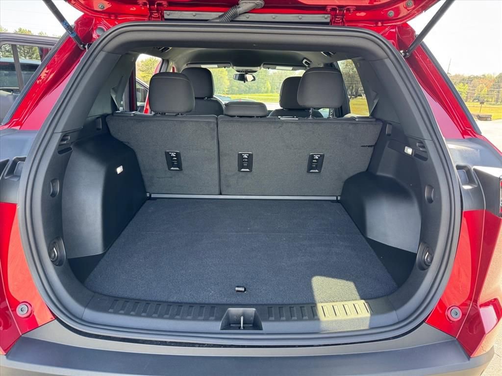 Used 2025 Chevrolet Equinox LT image 10