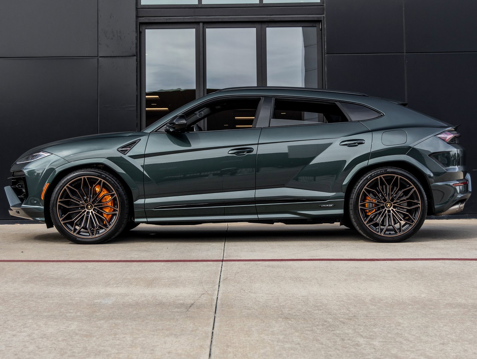 Used 2025 Lamborghini Urus SE image 9