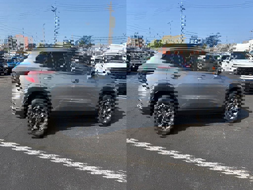 New 2025 Chevrolet Trax LT w/ Driver Confidence Package image 8