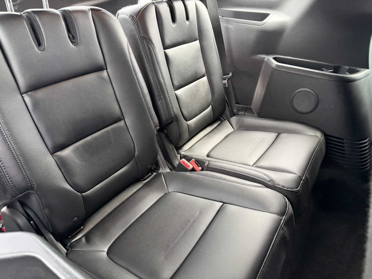 Used 2016 Ford Explorer XLT w/ Equipment Group 202A AWD/4WD image 17