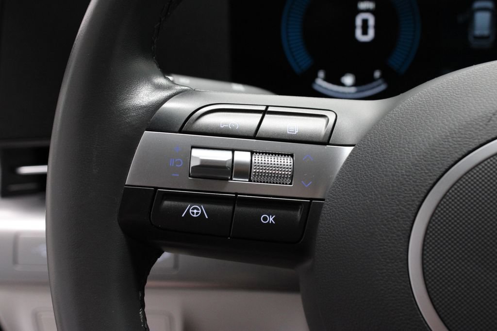 Certified 2025 Hyundai Kona SEL FWD image 29