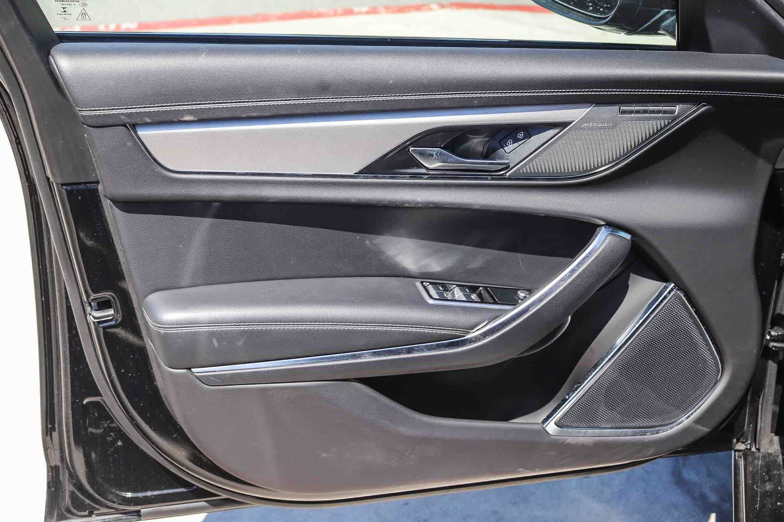 Used 2024 Jaguar XF R-Dynamic SE RWD image 21