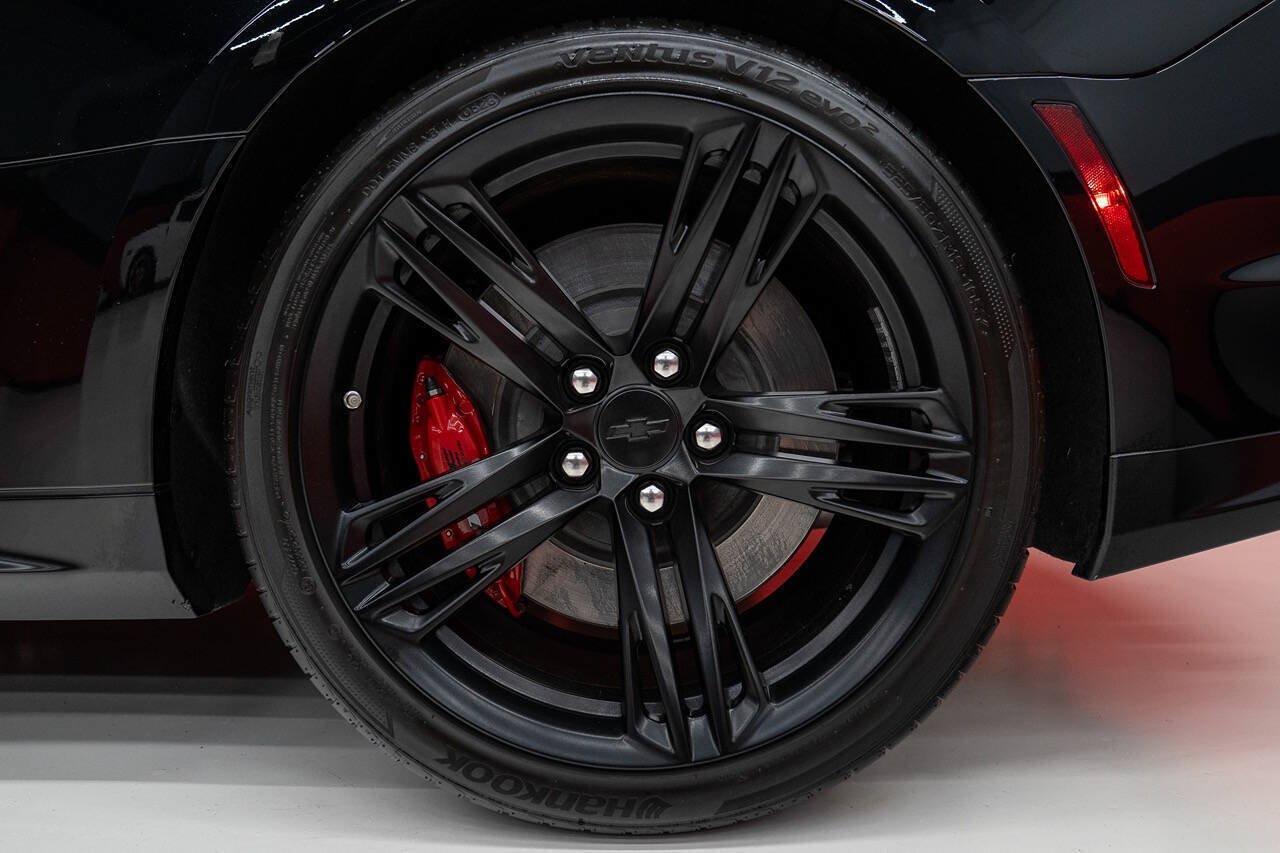 Used 2021 Chevrolet Camaro ZL1 RWD image 29
