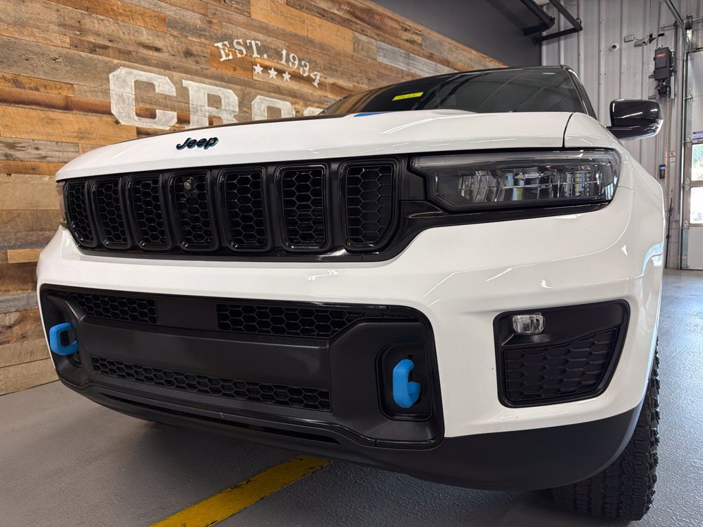Used 2023 Jeep Grand Cherokee Trailhawk w/ Luxury Tech Group III AWD/4WD image 10