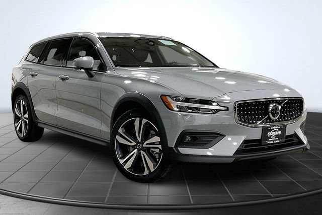 New 2026 Volvo V60 B5 Cross Country Plus w/ Climate Package AWD/4WD image 3