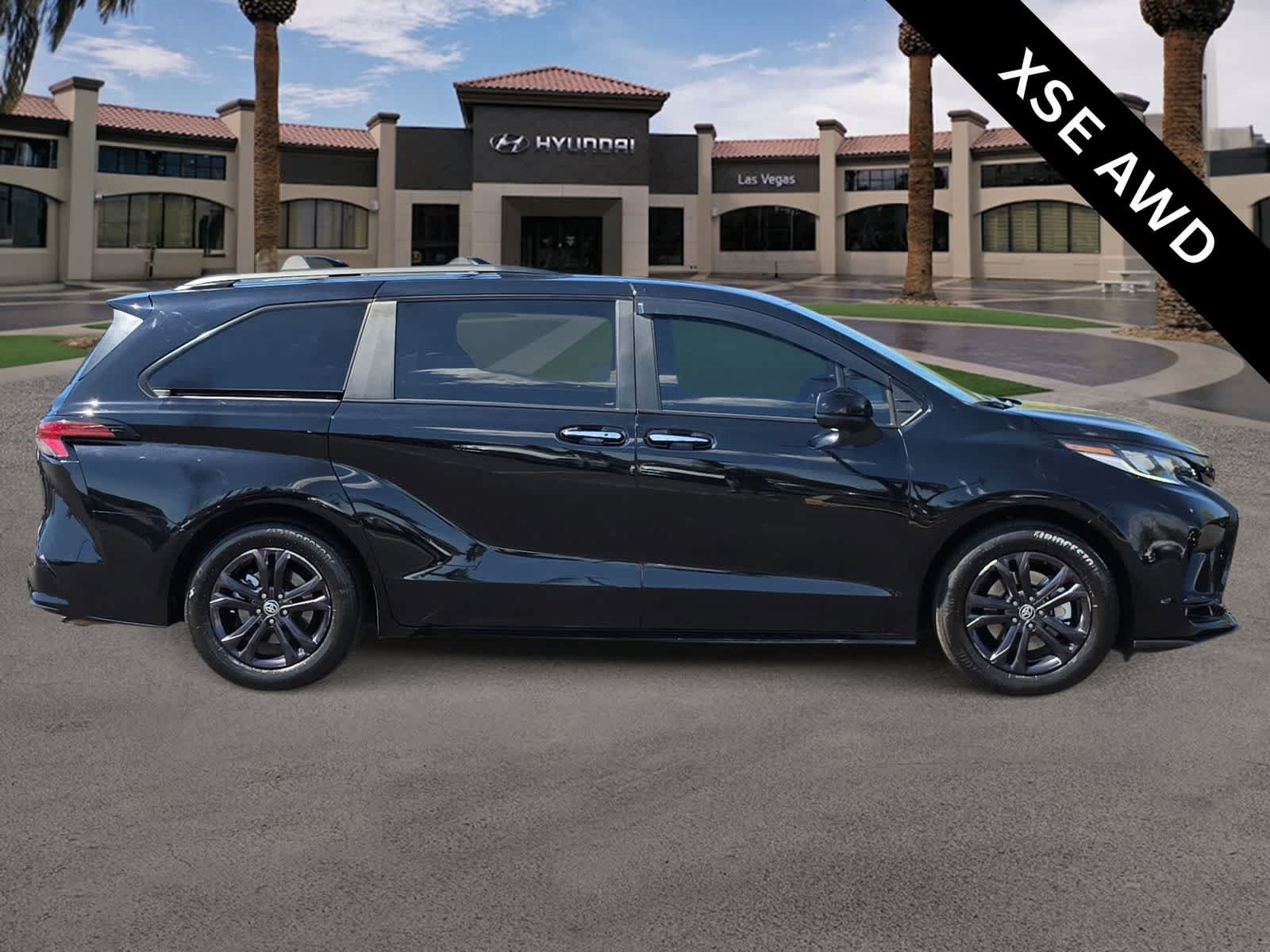 Used 2025 Toyota Sienna XSE AWD/4WD image 9