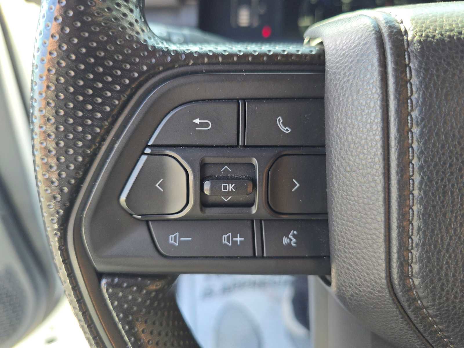 Certified 2025 Toyota Tacoma SR5 w/ SR5 Upgrade Package AWD/4WD image 30