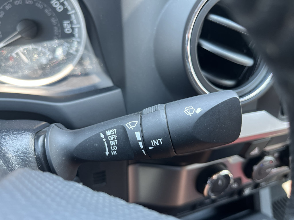 Used 2022 Toyota Tacoma SR5 AWD/4WD image 16