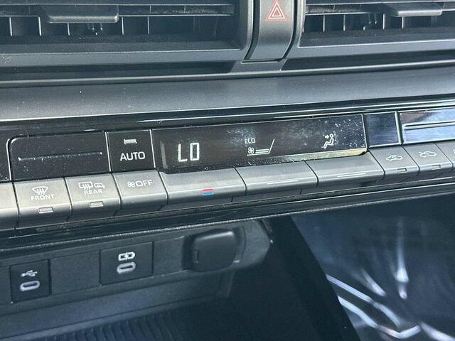 Used 2024 Toyota Prius LE FWD image 23