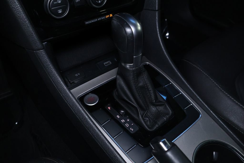 Used 2021 Volkswagen Passat 2.0T SE image 29