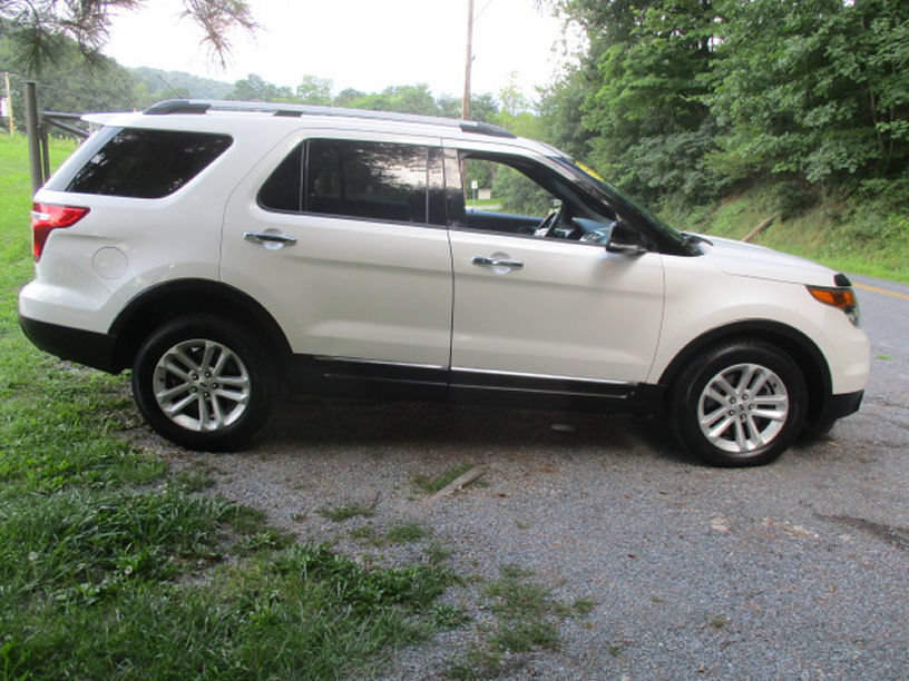 Used 2013 Ford Explorer XLT FWD image 4