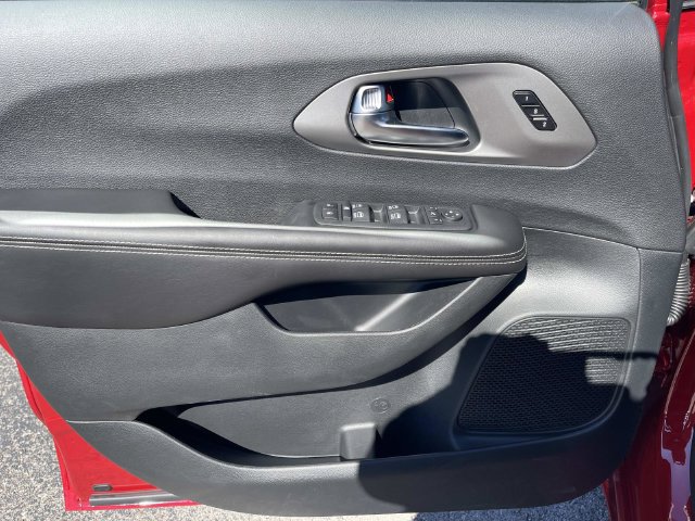 New 2027 Chrysler Pacifica Limited FWD image 20