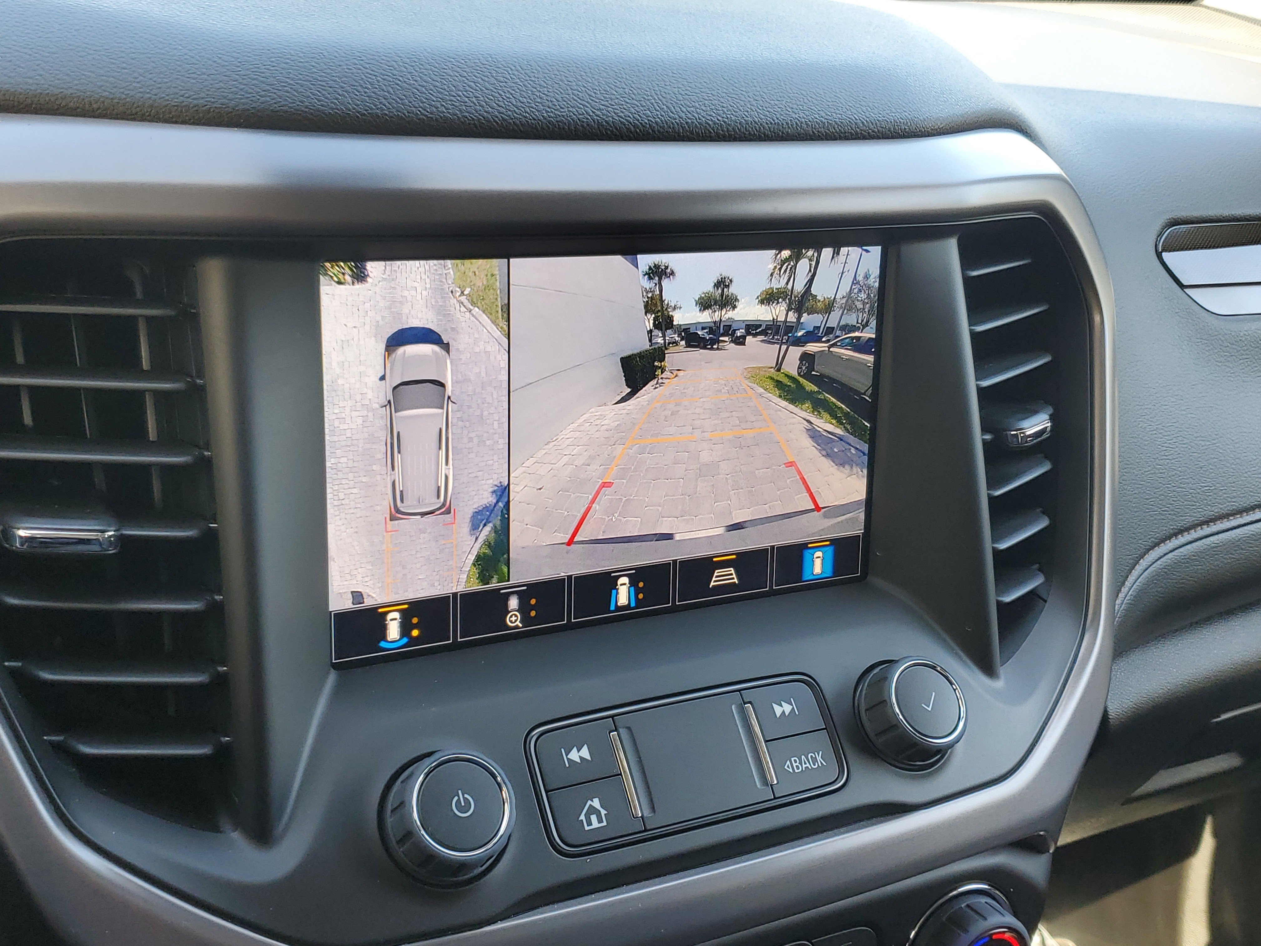 Used 2023 GMC Acadia AT4 w/ Technology Package image 30