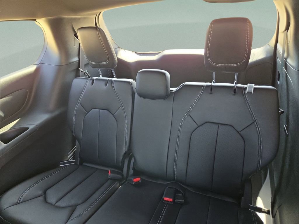 New 2026 Chrysler Pacifica Select w/ S Appearance Package FWD image 17