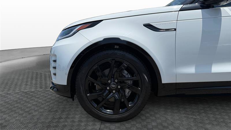 Used 2024 Land Rover Discovery Dynamic SE AWD/4WD image 9