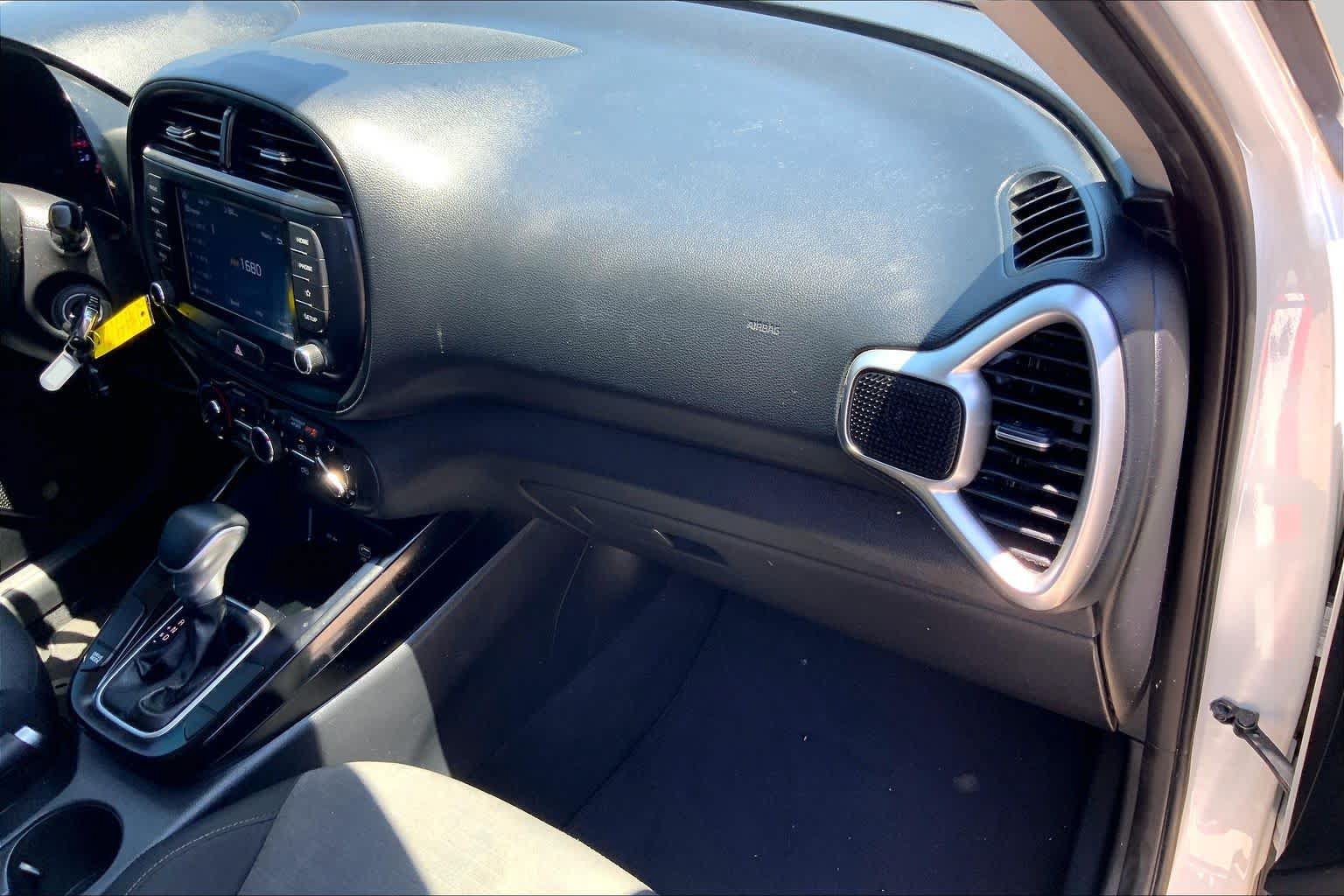 Used 2020 Kia Soul GT-Line FWD image 19