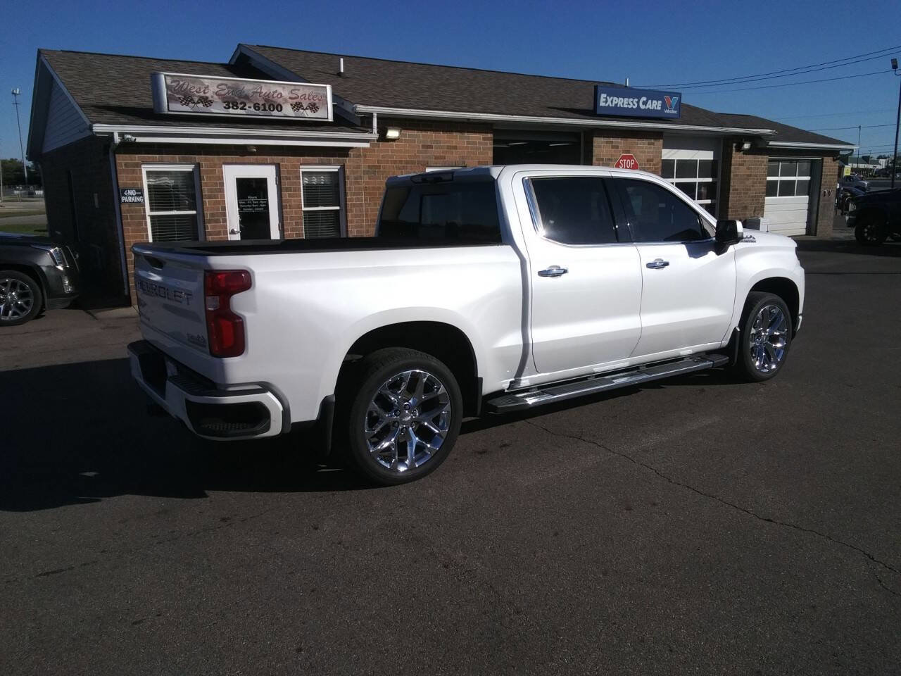 Used 2020 Chevrolet Silverado 1500 High Country w/ Technology Package image 7