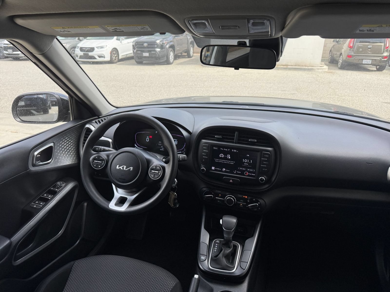 Used 2025 Kia Soul LX w/ LX Technology Package FWD image 31