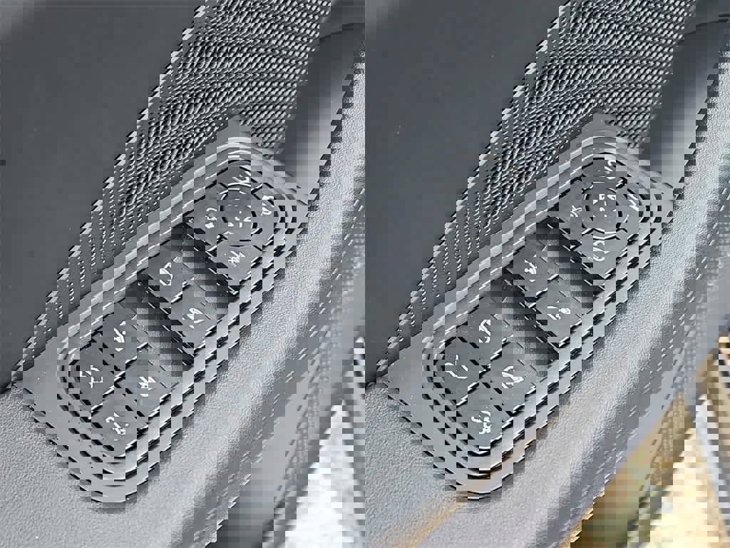 Certified 2025 Porsche Macan 4S Electric image 33