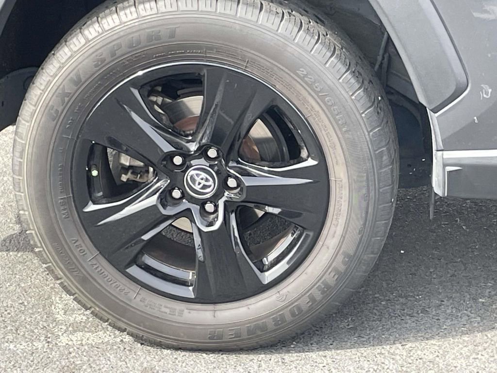 Used 2020 Toyota RAV4 XLE image 29