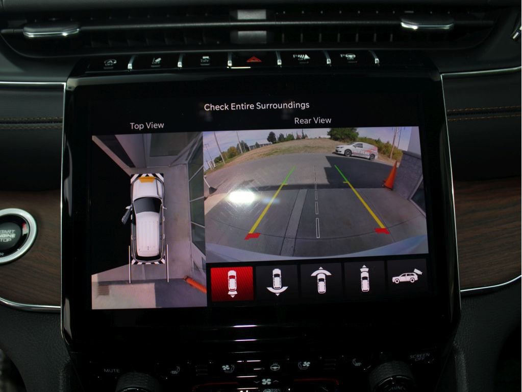 New 2025 Jeep Grand Cherokee Summit image 18